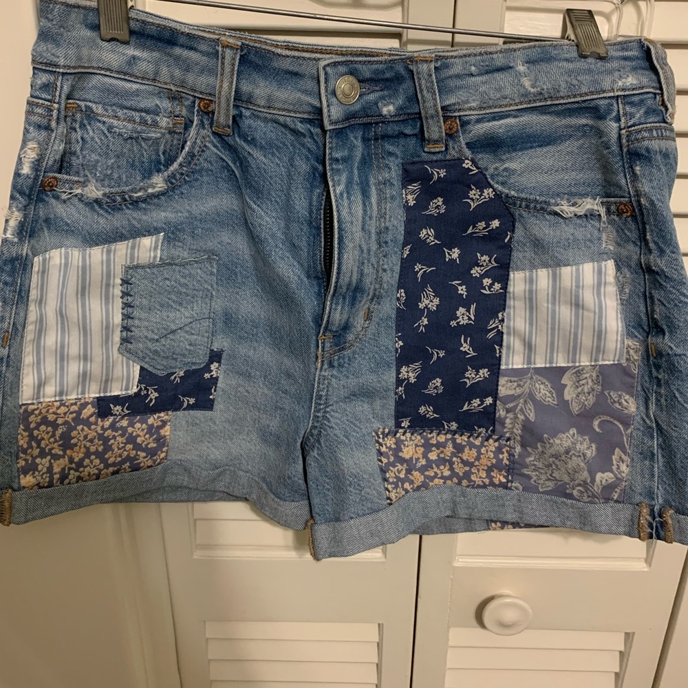 American Eagle size medium (could fit large) jean shorts